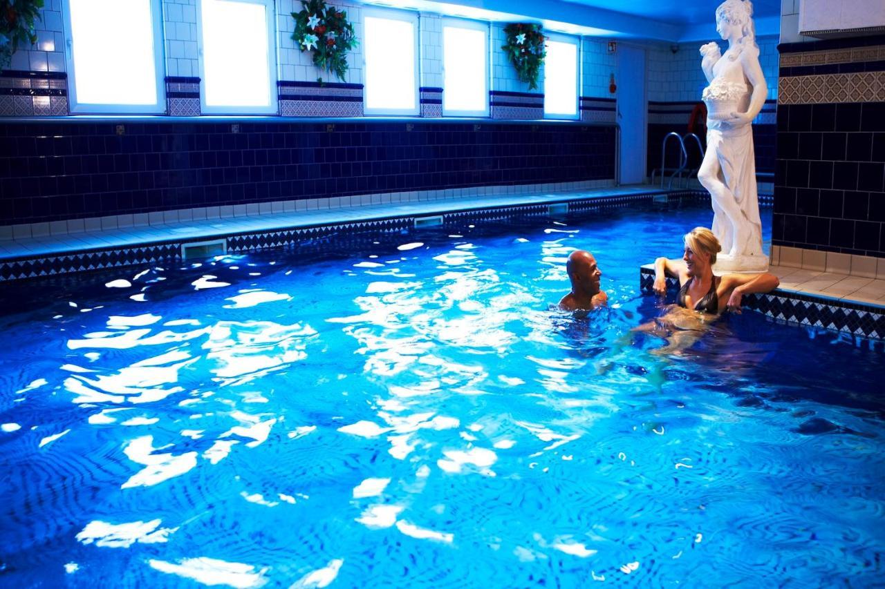 The Spa Chalet Scarborough Hot Tub, Pool, Gym, Beach Location Exterior photo